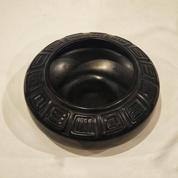 Round ikebana pottery vase arrangement