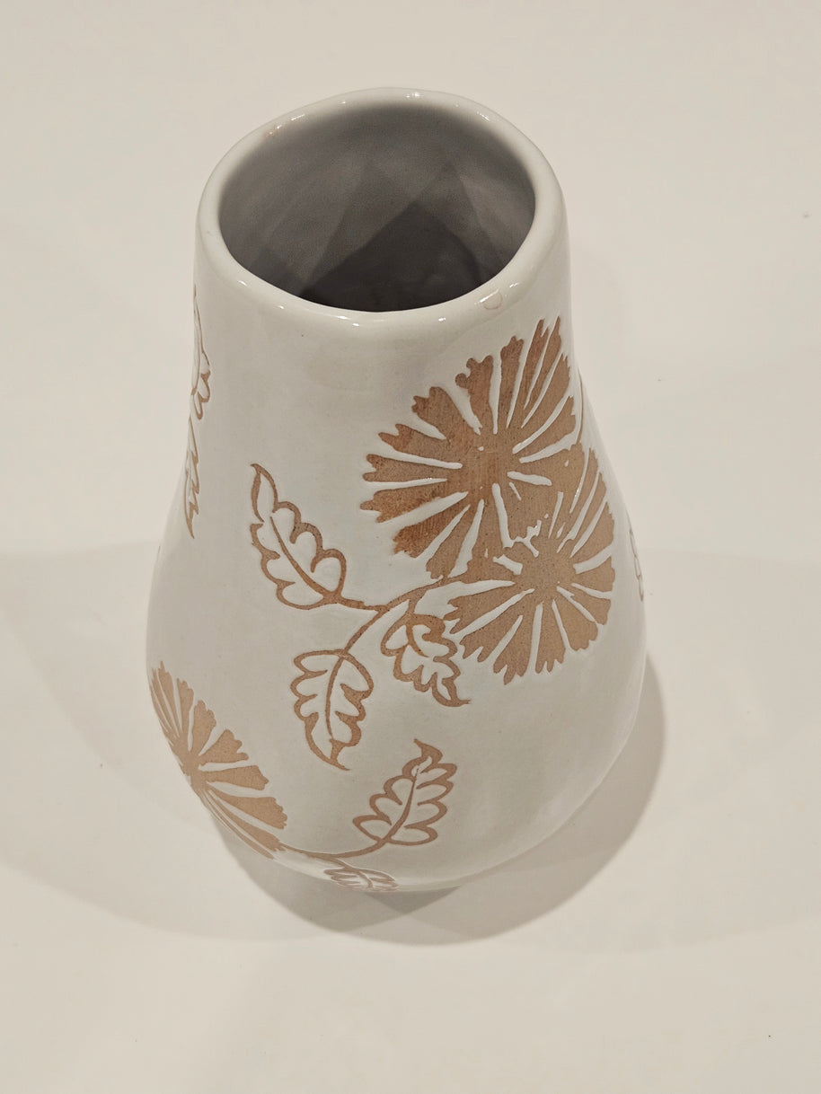 White natural floral vase arrangement