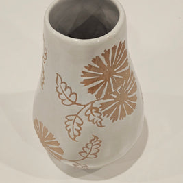 White natural floral vase arrangement