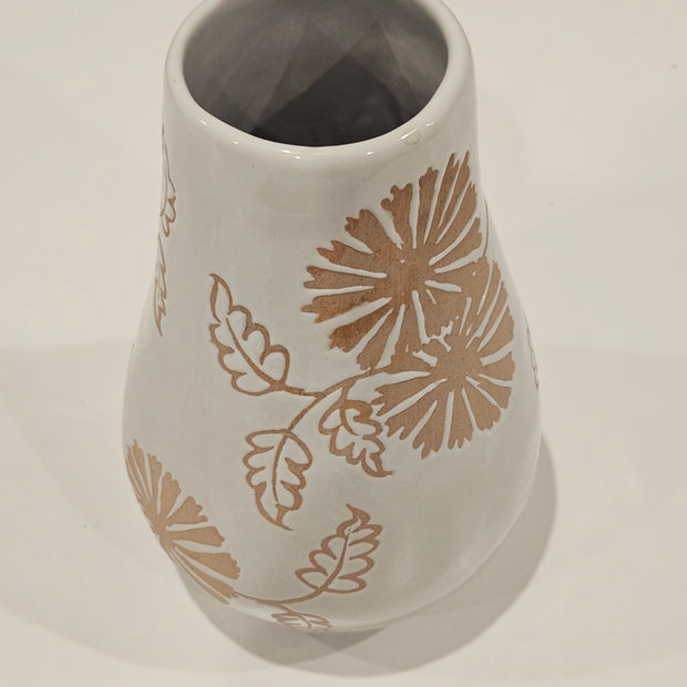 White natural floral vase arrangement