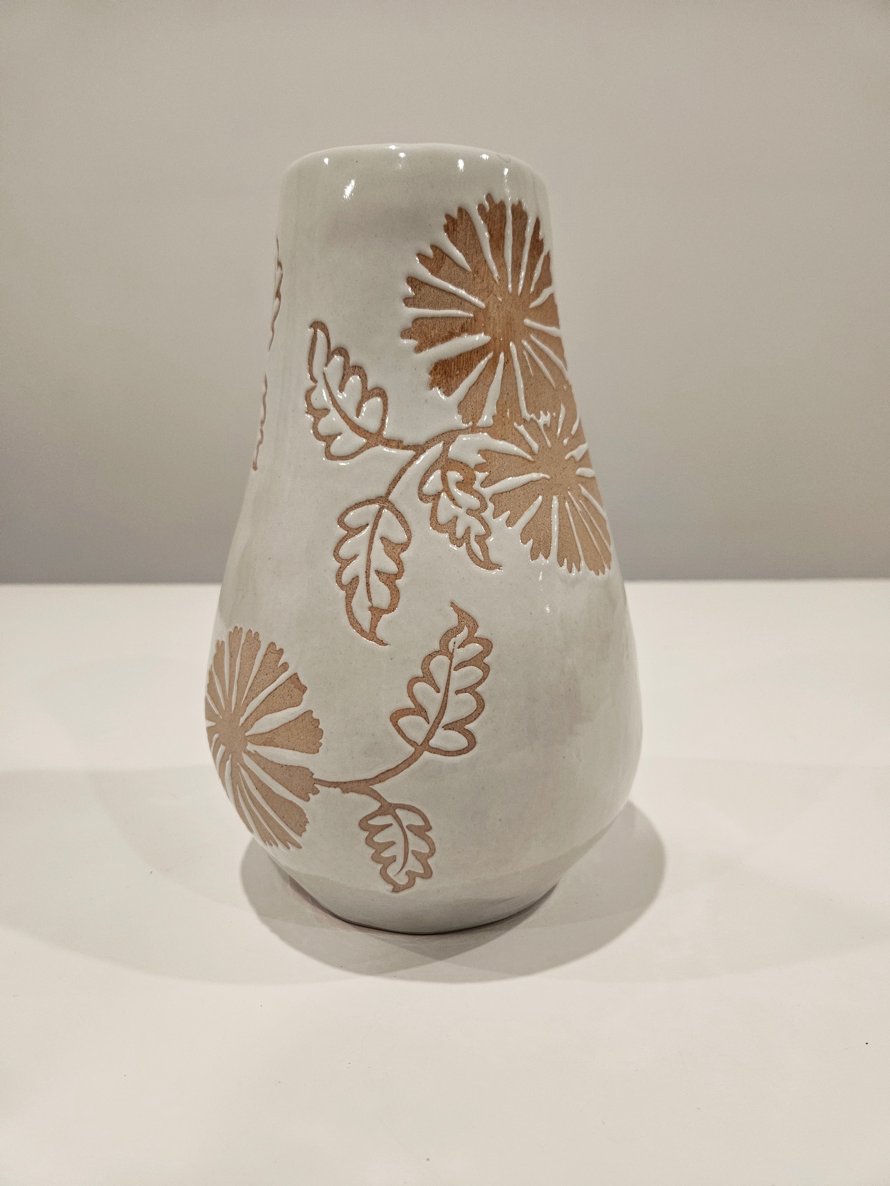 White natural floral vase arrangement