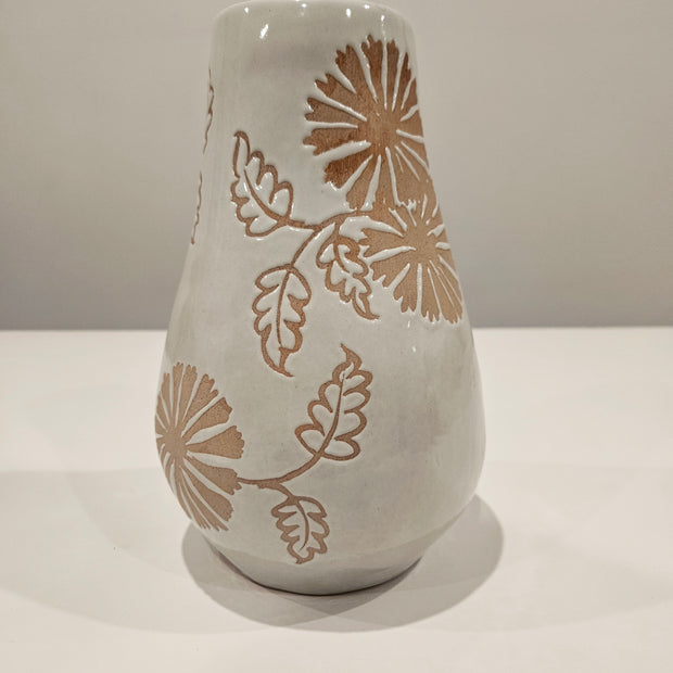 White natural floral vase arrangement