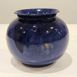 Round dark blue vase arrangement