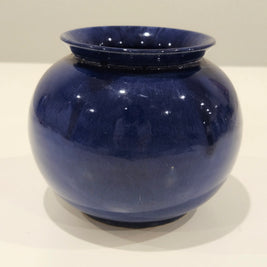 Round dark blue vase arrangement