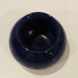 Round dark blue vase arrangement