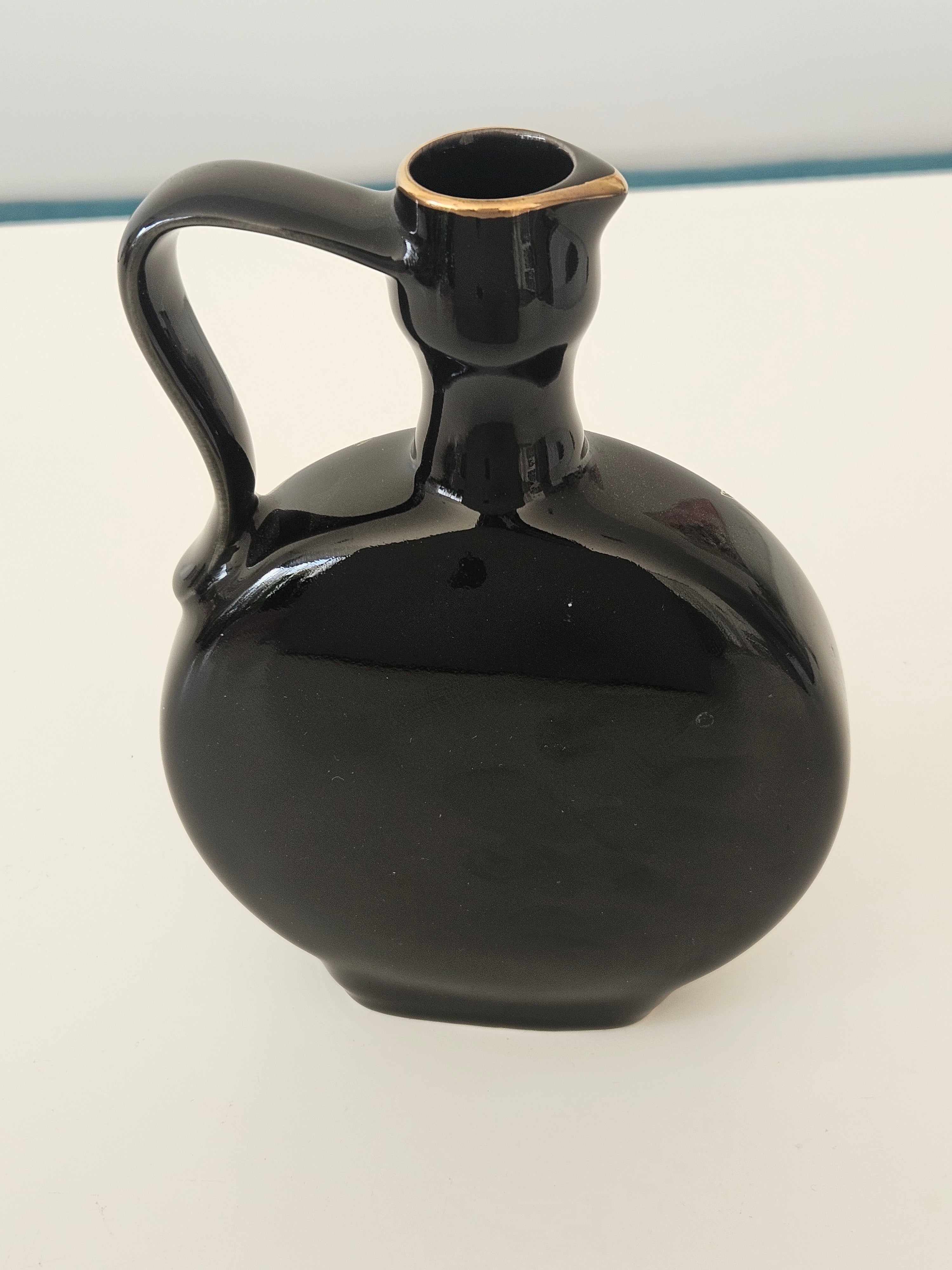 Black and gold Japanese ornamental vase arrangement