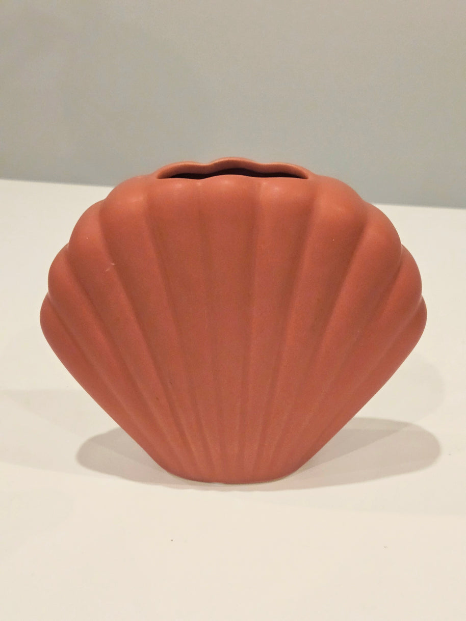 Peachy nude shell vase arrangement