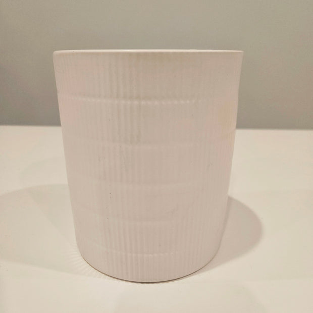 White patterned pot arrangement