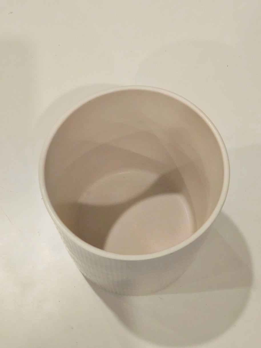 White patterned pot arrangement