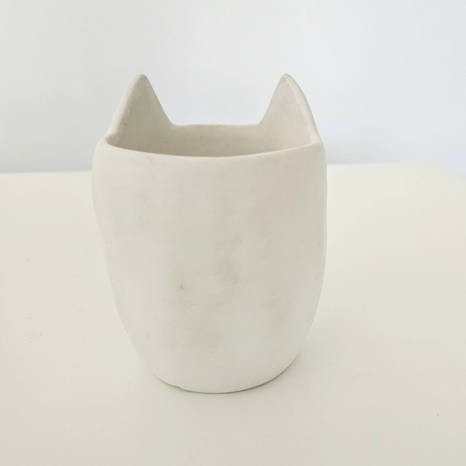 Back view of a pot shaped like a dog