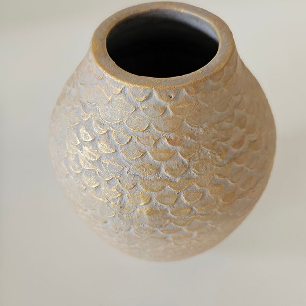 Gold fish pattern vase arrangement