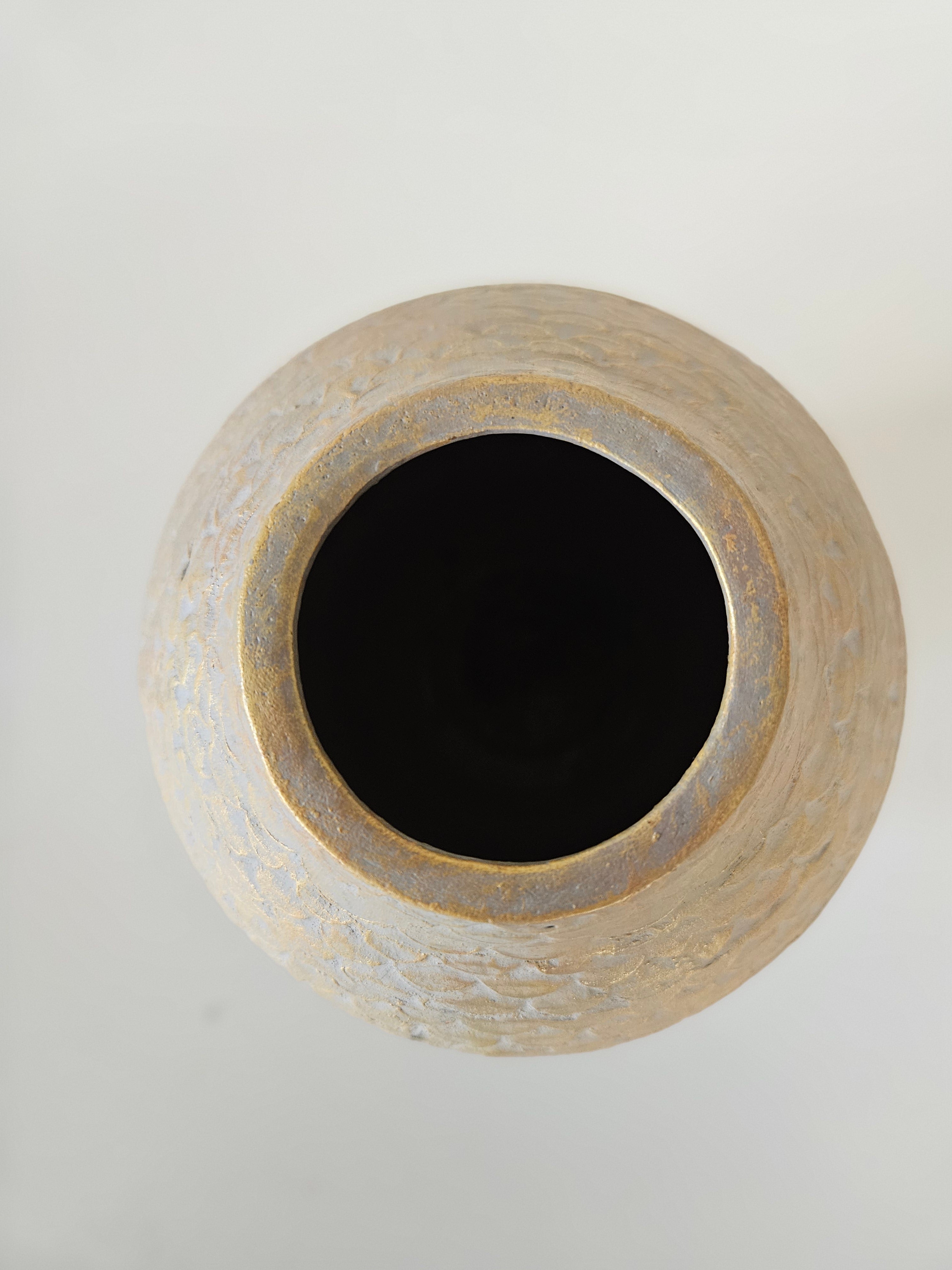 Gold fish pattern vase arrangement